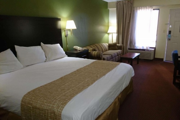 Travelodge by Wyndham Knoxville East image 12