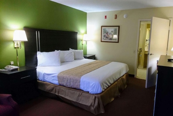 Travelodge by Wyndham Knoxville East image 15