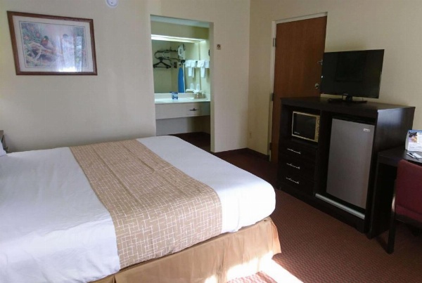 Travelodge by Wyndham Knoxville East image 19
