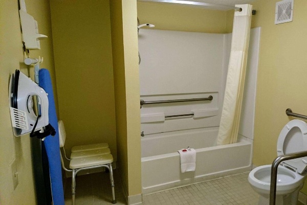 Travelodge by Wyndham Knoxville East image 3
